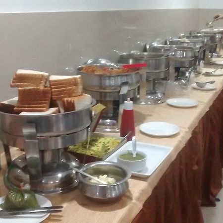 Hotel Delux Inn Агра Экстерьер фото