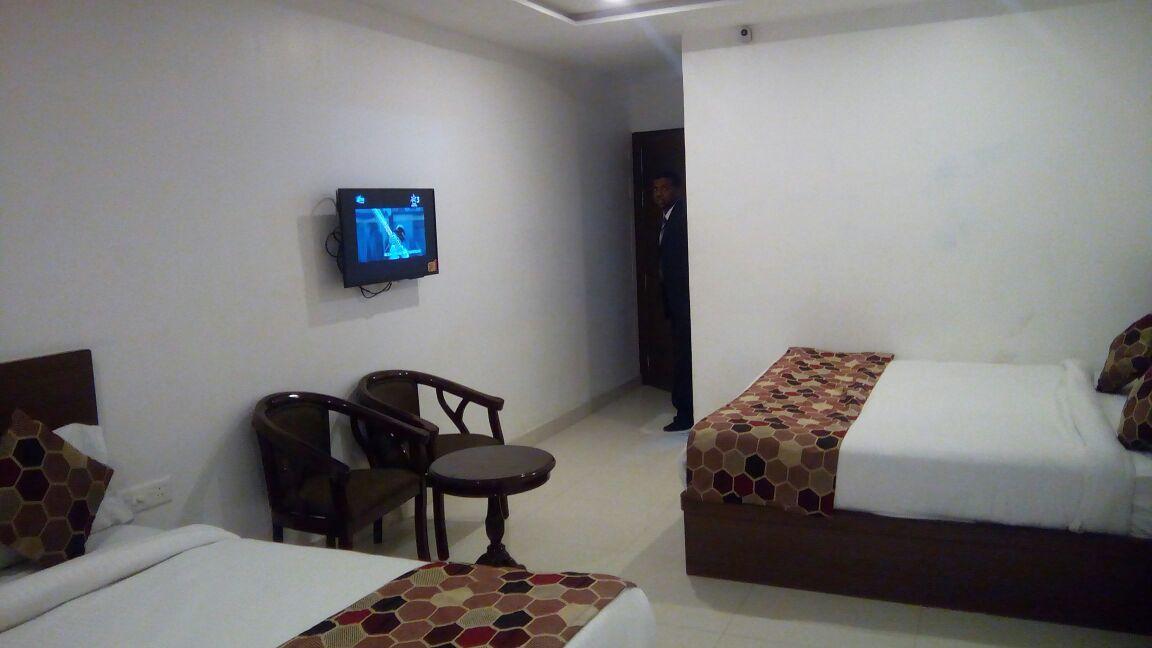 Hotel Delux Inn Агра Экстерьер фото