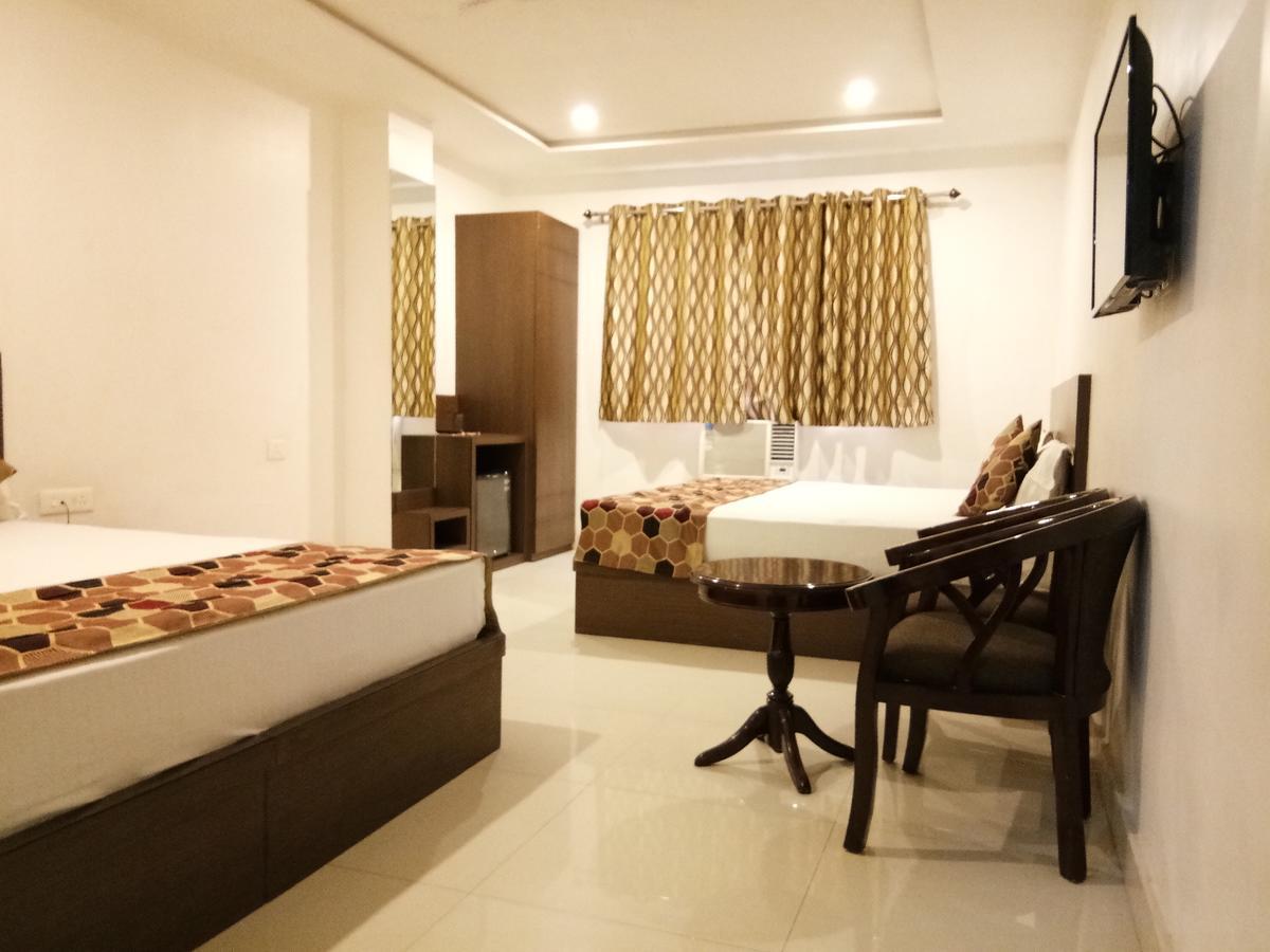 Hotel Delux Inn Агра Экстерьер фото
