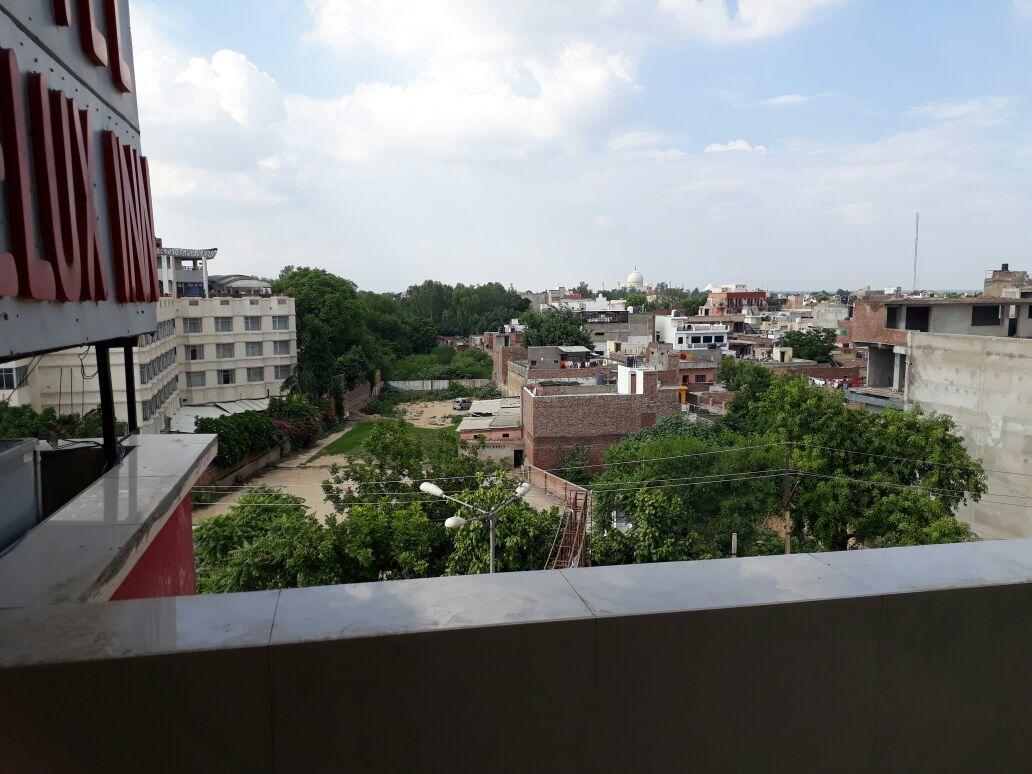 Hotel Delux Inn Агра Экстерьер фото