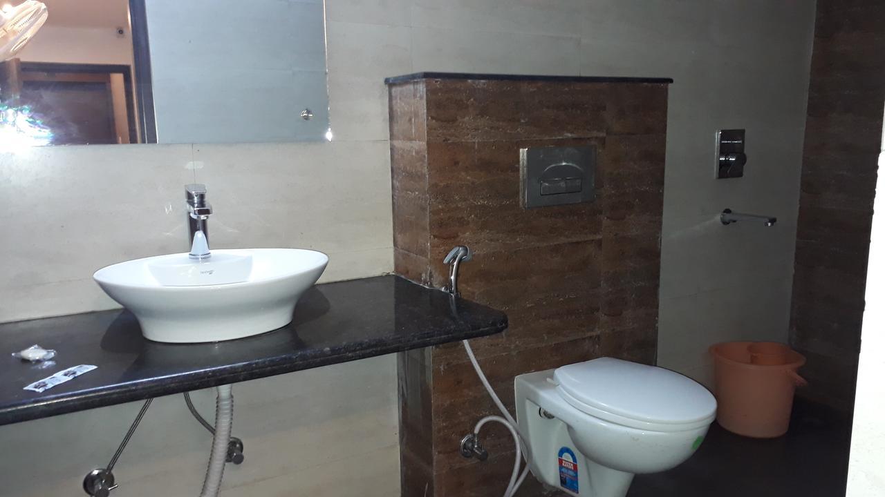 Hotel Delux Inn Агра Экстерьер фото