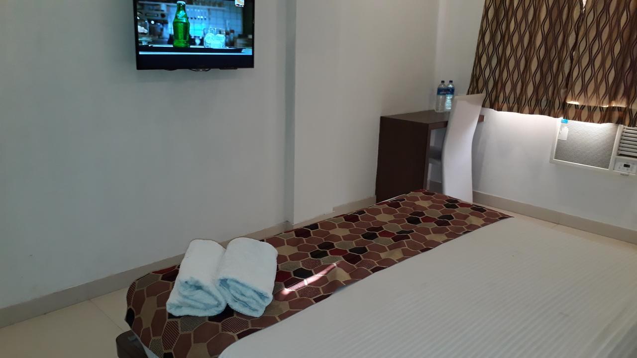 Hotel Delux Inn Агра Экстерьер фото