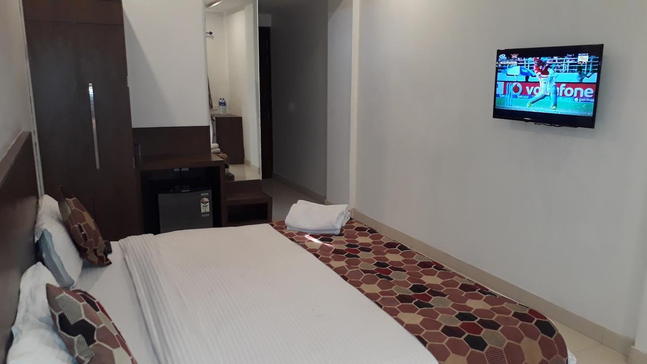 Hotel Delux Inn Агра Экстерьер фото